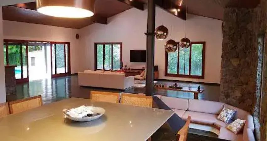 Casa com 4 dormitórios à venda, 410 m² por R$ 3.990.000,00 - Piratininga - Niterói/RJ