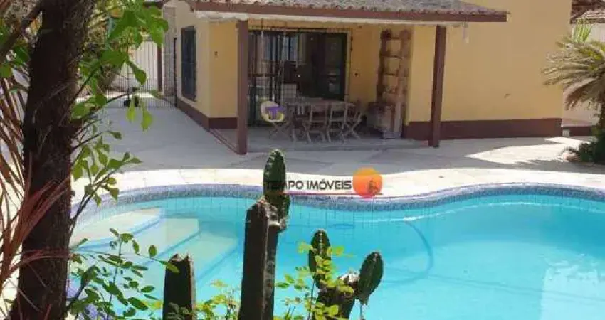 Casa com 3 dormitórios à venda, 243 m² por R$ 850.000,00 - Piratininga - Niterói/RJ