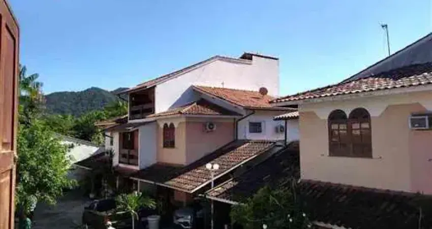 Casa com 2 dormitórios à venda, 85 m² por R$ 430.000,00 - Itaipu - Niterói/RJ