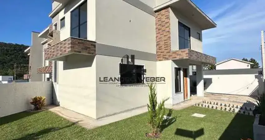 Sobrado com 3 Dormitórios - Suíte - Área Gourmet - São José/SC