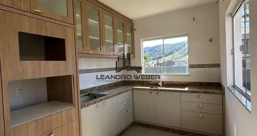 Casa de Esquina com 3 Dormitórios - 1 Suíte - Excelente Localização - SJ