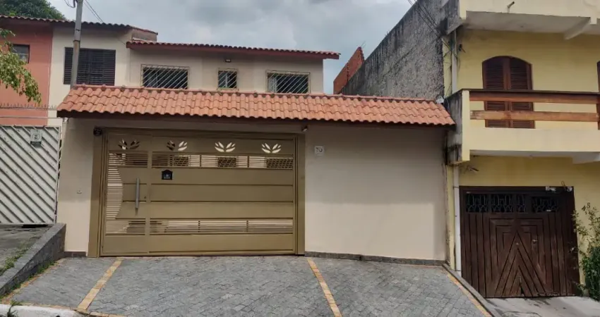 Sobrado espaçoso a 150m da estação patriarca, com 3 dorm. E 3 vagas