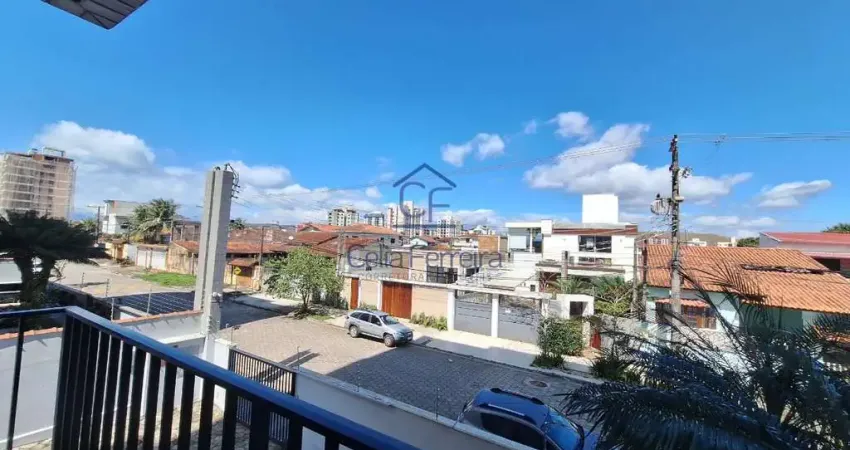Apartamento bem localizado, próximo à praia e comércios na martim de sá - caraguatatuba/sp