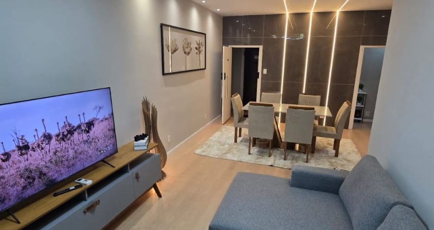 Apartamento recém reformado totalmente mobiliado com 3 quartos, 2 banheiros e 1 vaga de garagem na Rua Marquês de Abrantes, no flamengo Rio de Janeiro