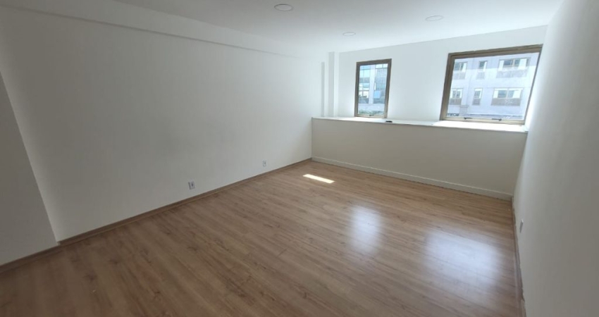Sala comercial à venda com 30m²  e 1 vaga de garagem na Barra da Tijuca