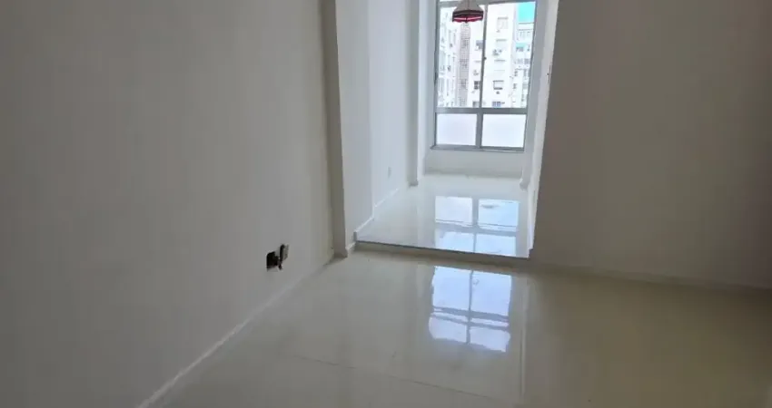 Vendo apartamento quarto e sala com dependência em Copacabana RJ.