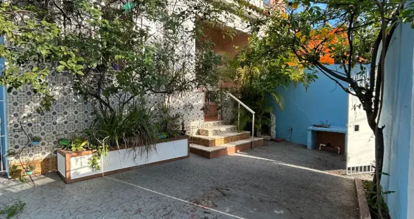 Oportunidade única em irajá! casa espaçosa com terraço e perto do metrô!