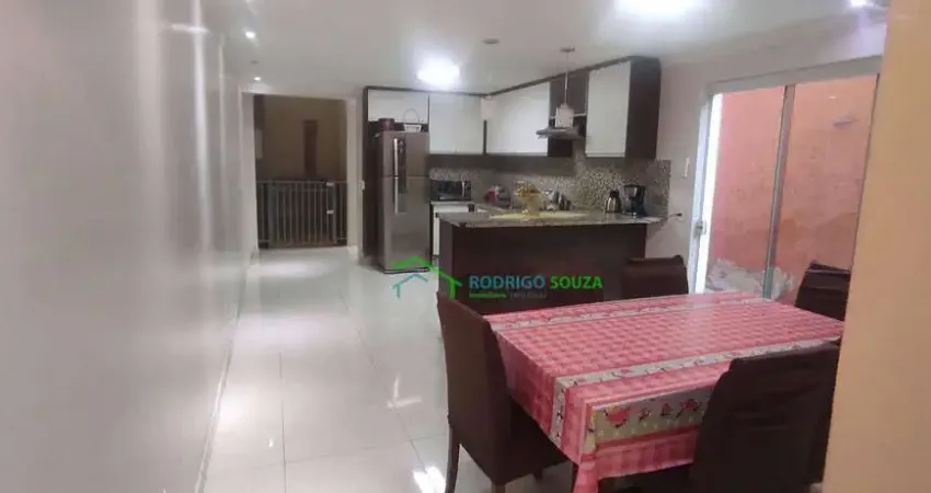 Casa com 3 dormitórios à venda, 153 m² por R$ 680.000 - Aceita financiamento - Centro de Carapicuíba/SP