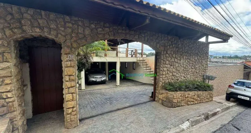 Casa com 4 dormitórios à venda, 245 m² por R$ 780.000,00 - Jardim Marilu - Carapicuíba/SP