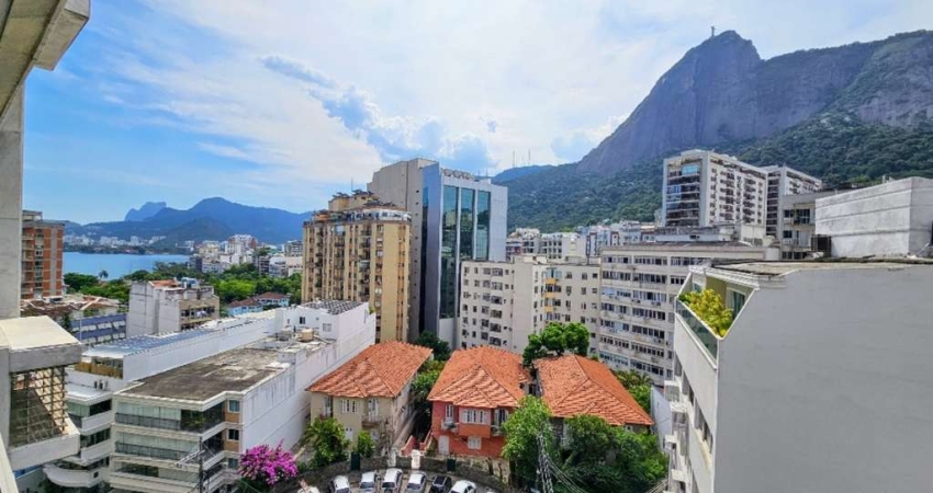 Apartamento à venda no Humaitá, rua Casuarina, Rio de Janeiro com vista Cristo Redentor. 3 quartos, 1 suíte, 3 salas, 4 banheiros, 1 vaga de garagem.