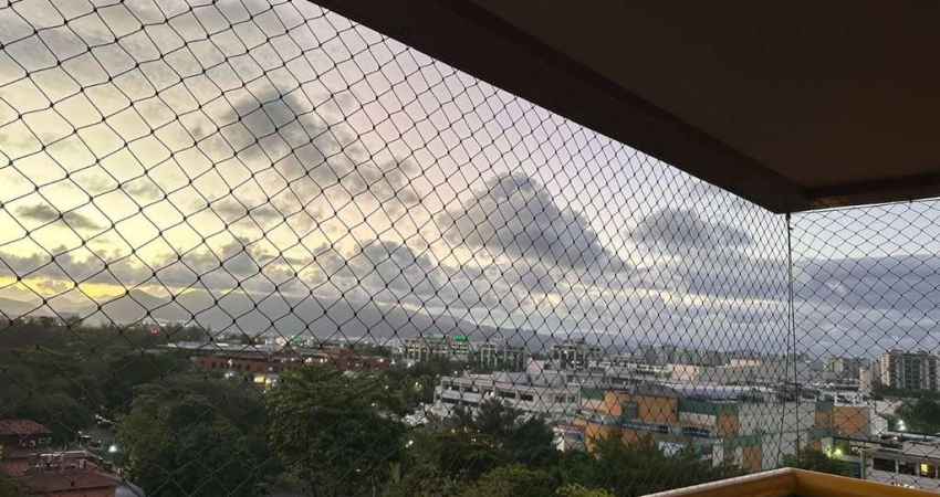 Apartamento de 2 quartos na Barra da Tijuca, Rio de Janeiro-RJ: 1 suíte, 1 sala e 1 vaga de garagem!