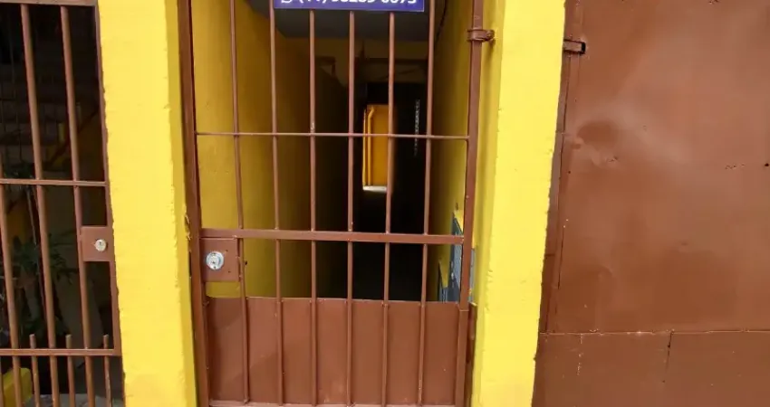 Casa para locação com 3 cômodos no jd. Nakamura totalmente reformada, com porcelanato!