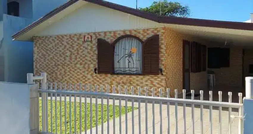 Casa com 3 quartos para alugar no Costa Azul, Matinhos