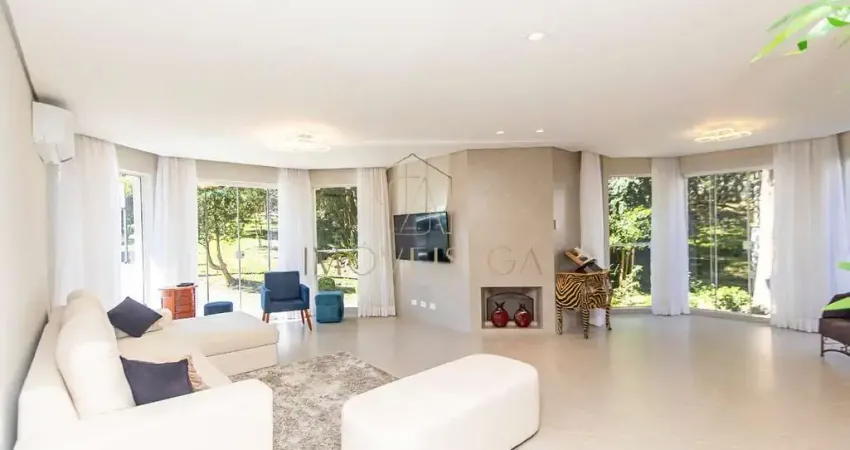 Exclusividade no Green Life: Casa Reformada com Vista para o Bosque