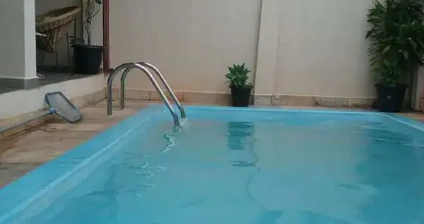 Ótima casa de rua à venda no Jardim Antonio Von Zuben com piscina