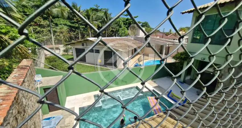 CASA A VENDA UMA QUADRA DA PRAIA GUAIUBA GUARUJÁ SP codigo: 108771
