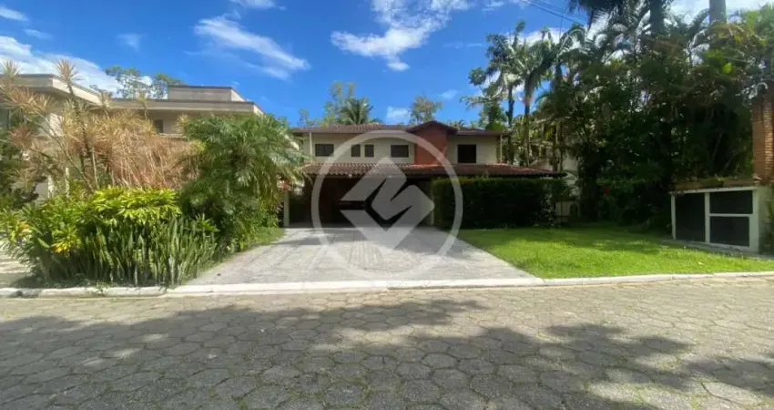 Casa em condomínio fechado a 10minutos da Praia da Enseada para locação anual e venda. codigo: 112640