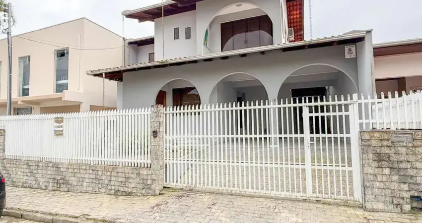 Casa para venda em blumenau, garcia, 3 dormitórios, 1 suíte, 4 banheiros, 3 vagas