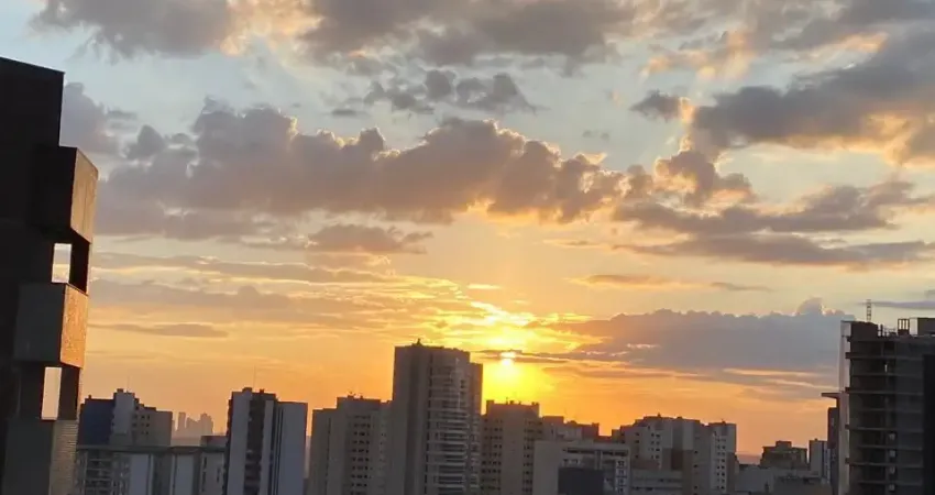 Cobertura duplex de alto padrão no água verde – 239m² (foto vista do apto). este belíssimo duplex está localizado no desejado bairro água verde, unindo espaço, conforto e lazer completo. caracterís