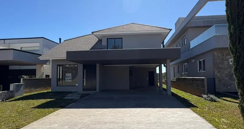 Casa com 313 m2, terreno gramado com 699 m2, com projeto moderno, no condomínio giuseppe garibaldi em santa felicidade.