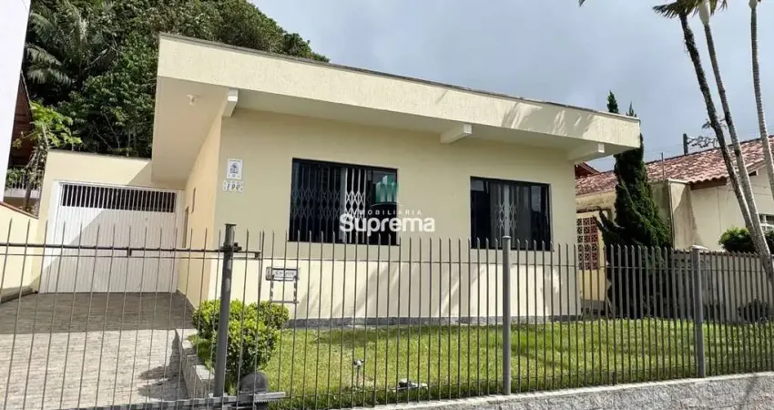 Casa com 3 quartos para alugar na Rua Cecília Brandão, --, Fazenda, Itajaí