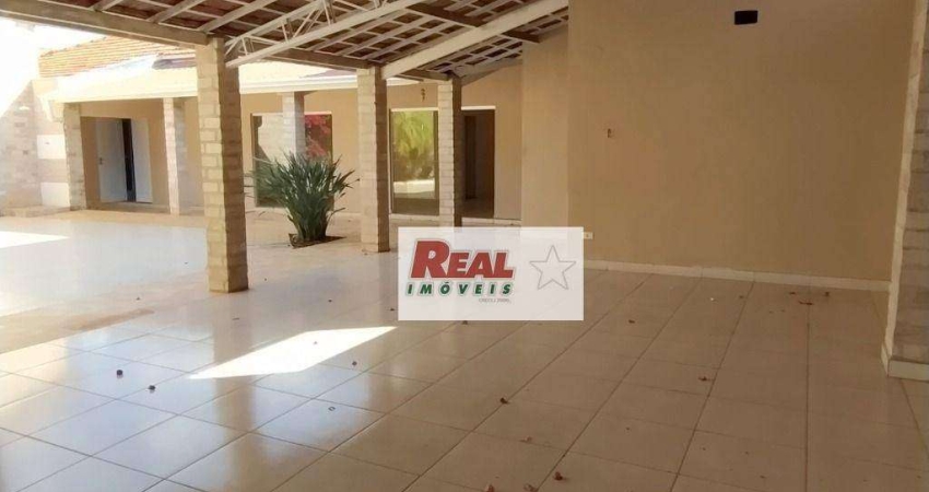 Casa com 3 dormitórios para alugar, 222 m² por R$ 2.737,73/mês - São João - Araçatuba/SP