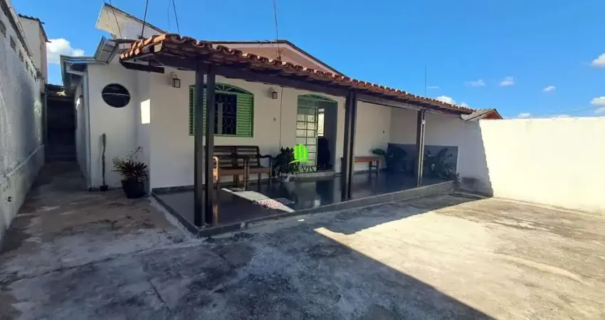 Casa com 3 quartos à venda na Professor Ubiratan Viana Novais, 220, Vila Maria, Lagoa Santa