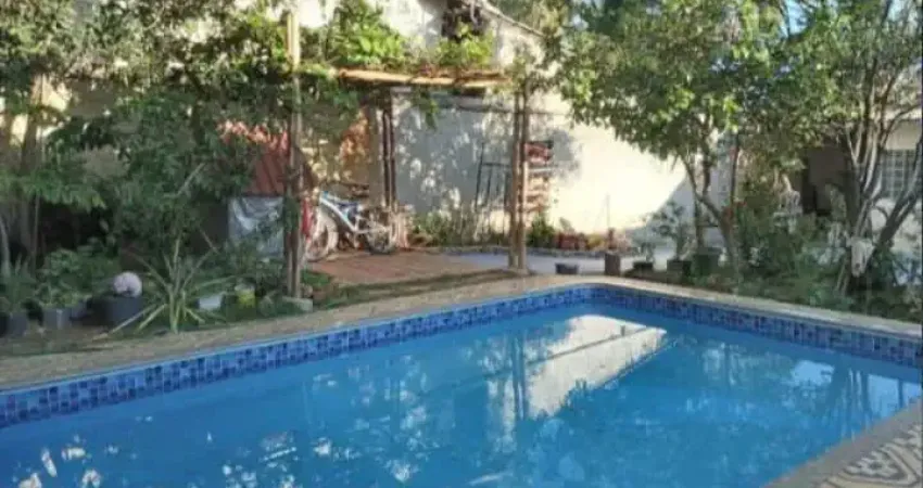 A&M IMOVEIS VENDE EXELENTE CASA EM CONDOMINIO REGULARIZADO E FECHADO
