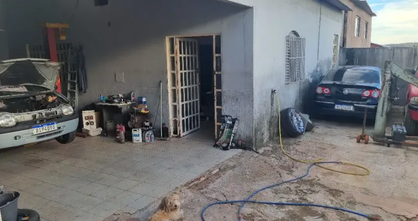 A&M IMOVEIS VENDE OTIMA CASA NO CONDOMINIO VALE DO SOL