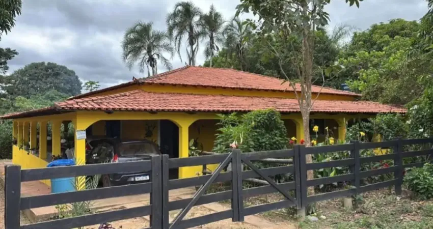 A&M IMOVEIS  Vende excelente fazenda br 060 km 12 com 44 alqueires