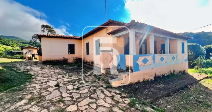 Fazenda à venda, 4 quartos, 1 suíte, 2 vagas, Centro - Queluzito/MG