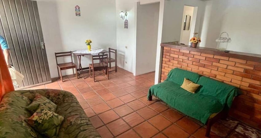 Casa com 2 Quartos, Garagem e Espaço Externo próxima a Gamboa