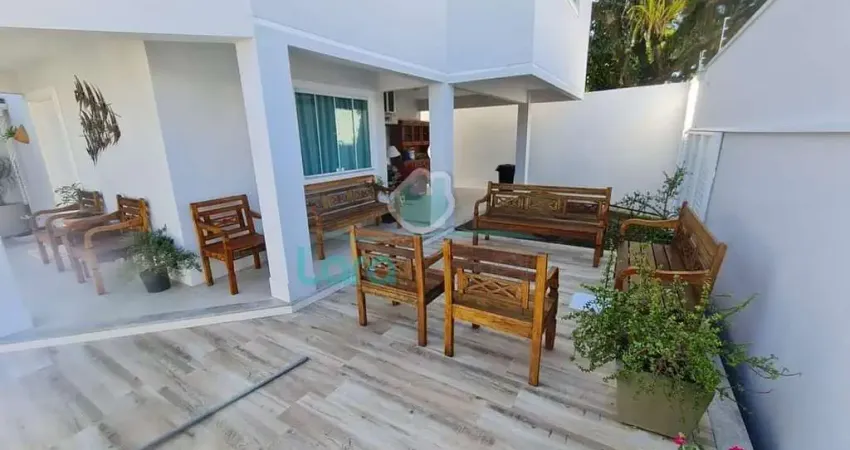 Casa com 6 quartos para alugar na Rua Doutor Ronald de Souza, Cancela Preta, Macaé