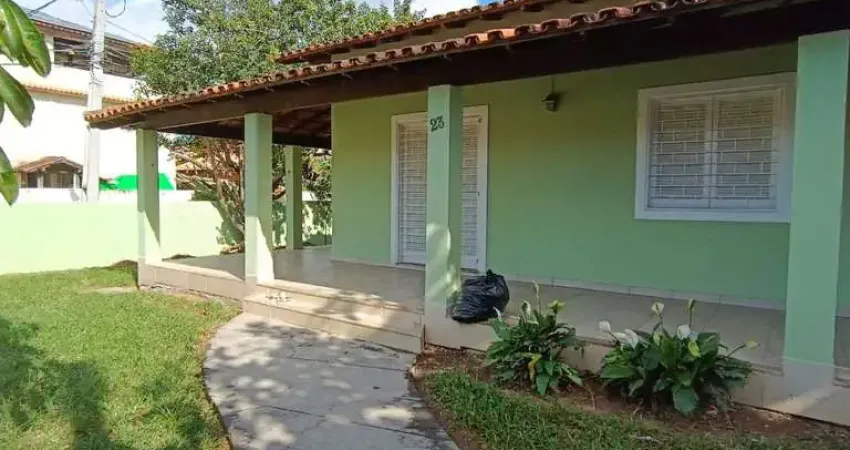 Casa a venda , com 147m2 de área construída, na Extensão do Bosque - Rio das Ostras/RJ