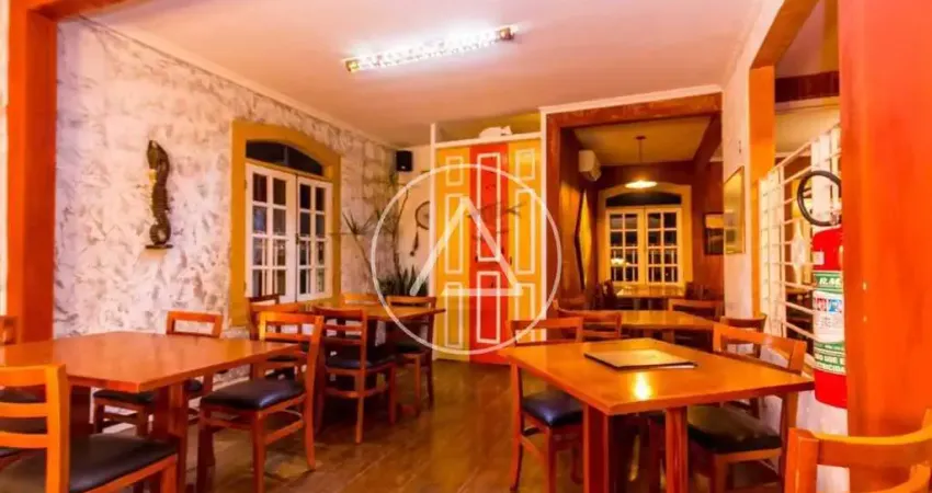 Oportunidade Imperdível em Macaé! Casa Comercial ou Residencial à Venda - R$ 1.100.000 - Glória, Macaé