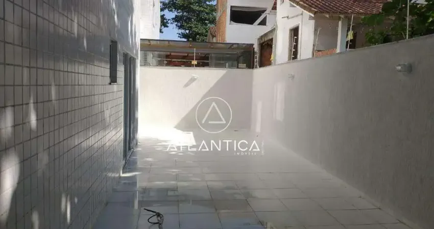 Atlântica imóveis tem excelente apartamento à venda na praia do pecado, macaé/rj.