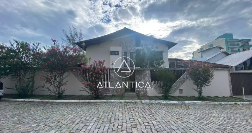 Atlântica imóveis tem excelente casa para locação na praia do pecado, macaé/rj.