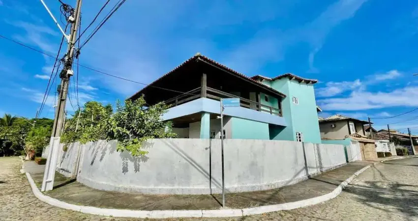 Atlântica imóveis tem excelente casa para locação no condomínio ilha da caieira, macaé/rj.