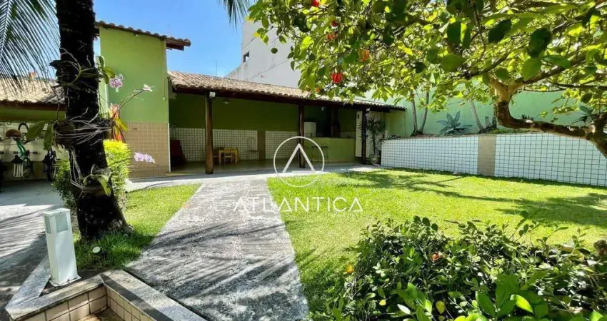 Atlântica Imóveis tem excelente Casa em Condomínio à Venda na Riviera Fluminense, Macaé/RJ.