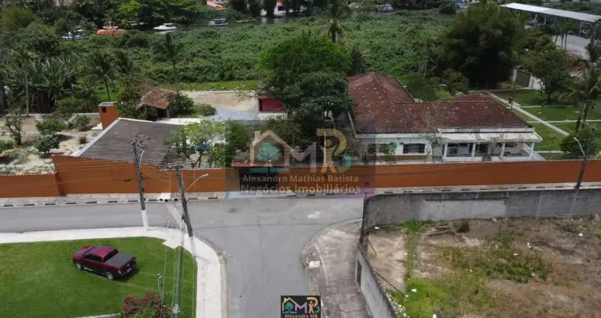 Casa à venda no Porto Novo, Caraguatatuba