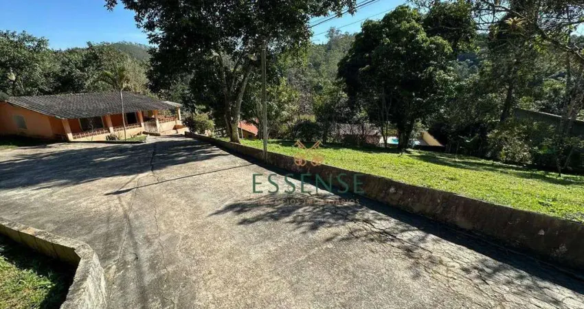 Chácara à Venda de 2.423,75 m² no Clube dos Oficiais em Suzano/SP