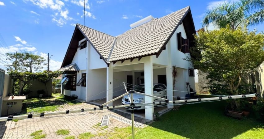 Casa 4 Dormitórios (2 Suítes) - Amplo Jardim - 4 Vagas (2 cobertas) - Prox. Beira Mar Continental!