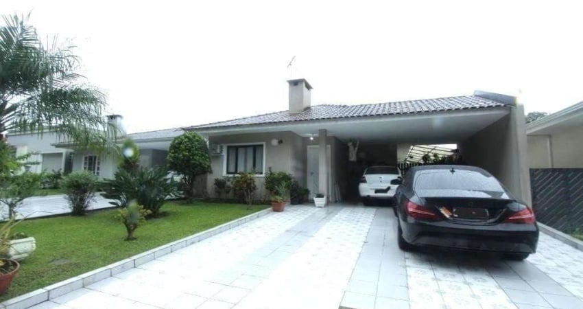 Casa com 3 Dormitórios, 1 Suíte, 142 m², aluguel de R$ 5.000 + Taxas - Santa Felicidade, Curitiba (PR)