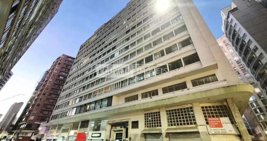 Apartamento com 2 Dormitórios, 117,9 m², aluguel de R$ 3.450 + Taxas - Centro, Curitiba (PR)