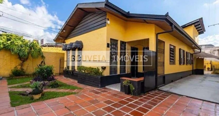 Casa com 4 Dormitórios, 1 Suíte, 209 m², aluguel de R$ 3.900 + Taxas - Rebouças, Curitiba (PR)
