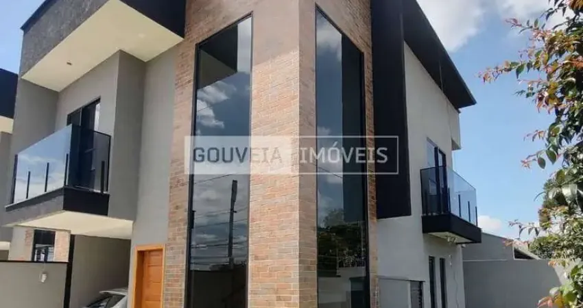 Sobrado com 3 Dormitórios, 1 Suíte, 106 m², à venda por R$ 715.000 - Cajuru, Curitiba (PR)