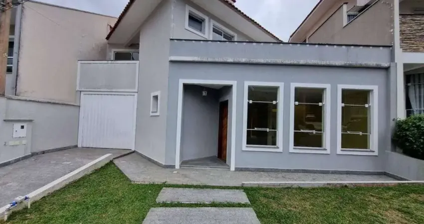 Casa com 4 Dormitórios, 4 Suíte, 450 m², aluguel de R$ 7.500 + Taxas - Santo Inácio, Curitiba (PR)