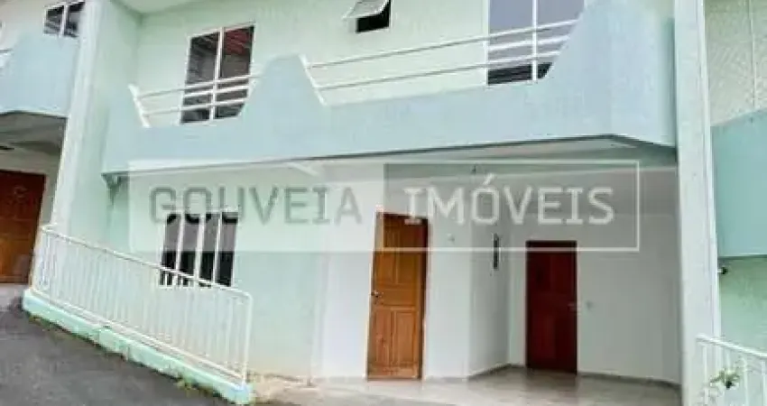 Sobrado 3 Dormitórios, 1 Suíte, 152 m², à venda por R$ 579.000 - Xaxim, Curitiba (PR)