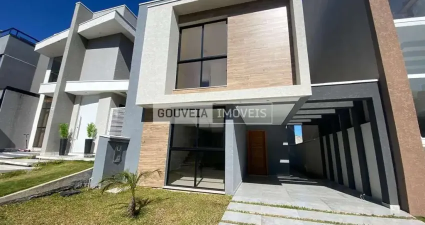 Sobrado 3 Dormitórios, 1 Suíte, 136 m², à venda por R$ 810.000 - Umbará, Curitiba (PR)
