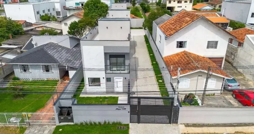 Sobrado 3 Dormitórios, 1 Suíte, 186,91 m², à venda por R$ 799.000 - Jardim das Américas, Curitiba (PR)